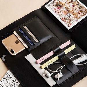 Brand new Megan portfolio clutch